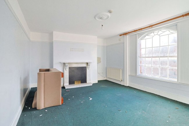 14 The Halve, Trowbridge, Wiltshire BA14 8SD 6