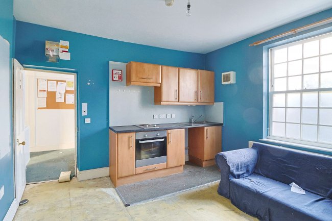 14 The Halve, Trowbridge, Wiltshire BA14 8SD 6