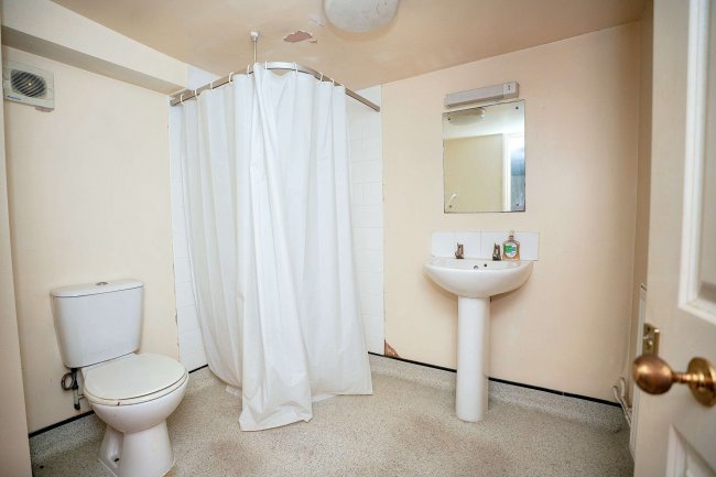 14 The Halve, Trowbridge, Wiltshire BA14 8SD 6