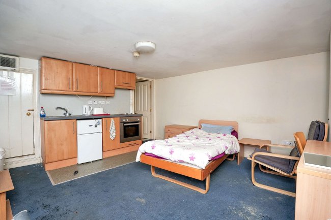 14 The Halve, Trowbridge, Wiltshire BA14 8SD 6