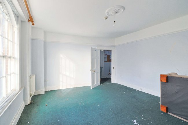 14 The Halve, Trowbridge, Wiltshire BA14 8SD 6