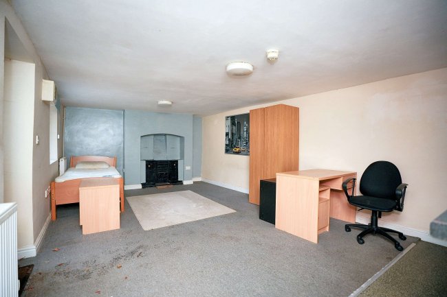 14 The Halve, Trowbridge, Wiltshire BA14 8SD 6