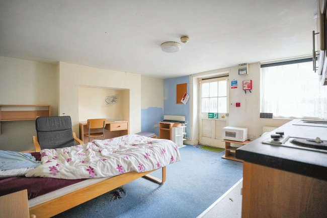 14 The Halve, Trowbridge, Wiltshire BA14 8SD 6