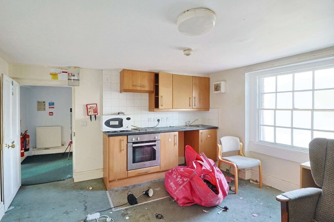 14 The Halve, Trowbridge, Wiltshire BA14 8SD 6