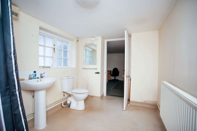 14 The Halve, Trowbridge, Wiltshire BA14 8SD 6