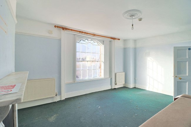 14 The Halve, Trowbridge, Wiltshire BA14 8SD 6