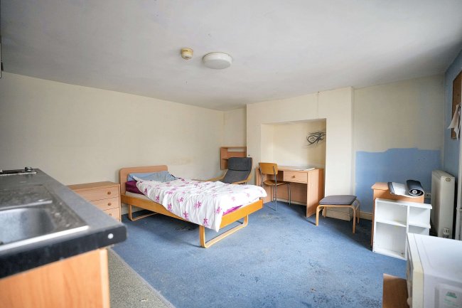 14 The Halve, Trowbridge, Wiltshire BA14 8SD 6