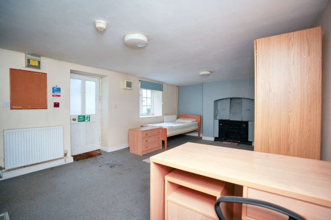 14 The Halve, Trowbridge, Wiltshire BA14 8SD 6