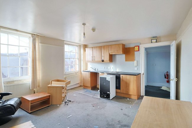 14 The Halve, Trowbridge, Wiltshire BA14 8SD 6