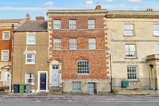 14 The Halve, Trowbridge, Wiltshire BA14 8SD 6