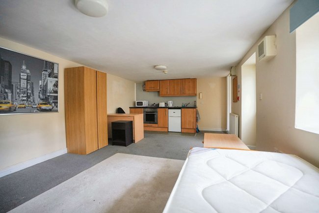 14 The Halve, Trowbridge, Wiltshire BA14 8SD 6