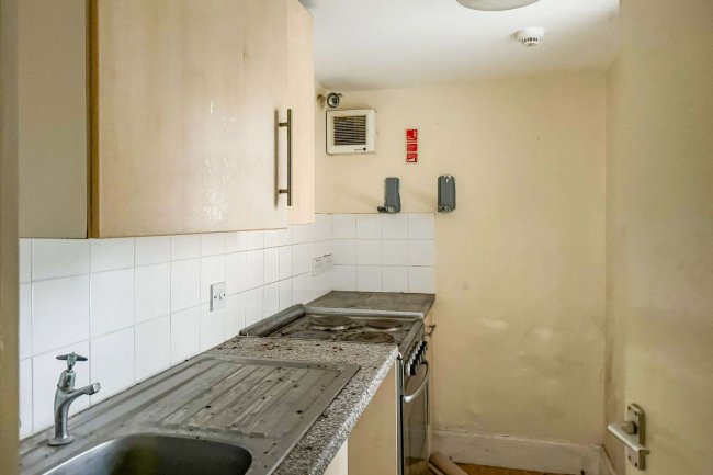 24 High Street, Cheltenham, Gloucestershire, GL50 1DZ 3