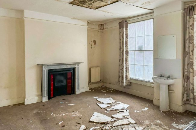 24 High Street, Cheltenham, Gloucestershire, GL50 1DZ 3