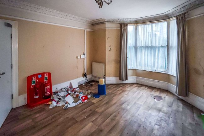 64 Clinton Road, Redruth, Cornwall TR15 2QG 1