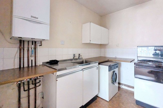 Flat F, Drayton Court, 64 Park Hill Road, Bromley, BR2 0LF 6