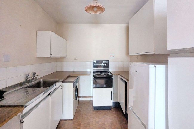 Flat F, Drayton Court, 64 Park Hill Road, Bromley, BR2 0LF 6