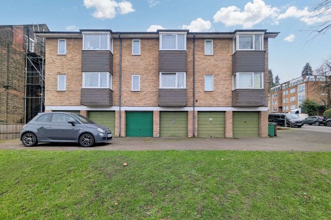 Flat F, Drayton Court, 64 Park Hill Road, Bromley, BR2 0LF 6