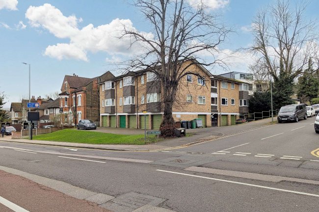 Flat F, Drayton Court, 64 Park Hill Road, Bromley, BR2 0LF 6