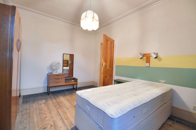 30 Broughton Road, London W13 8QW 10