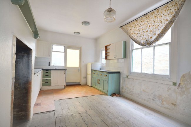 30 Broughton Road, London W13 8QW 10