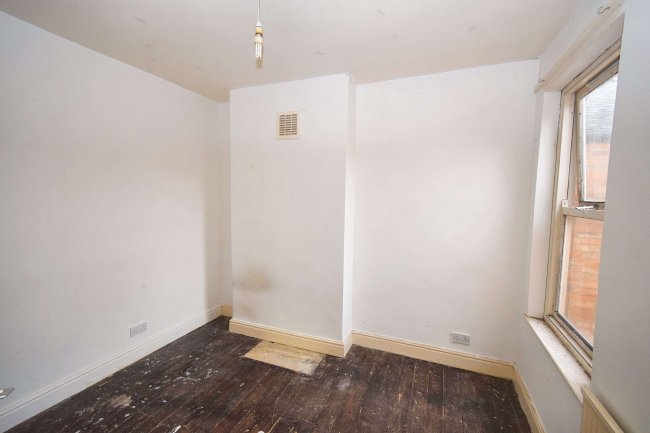 50 Halsbury Street, Leicester, LE2 1QA 6