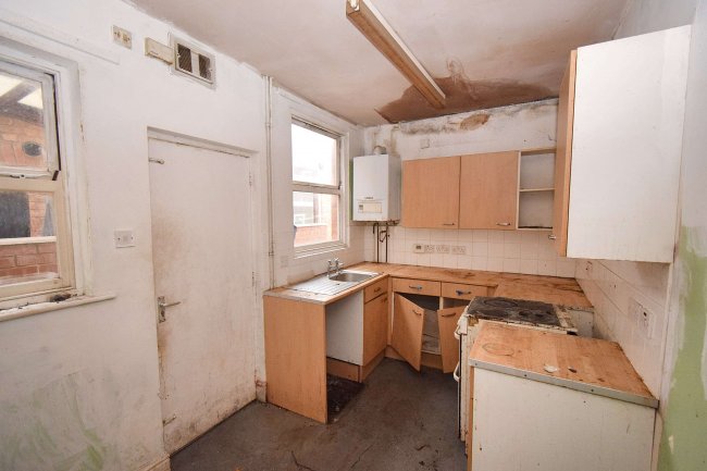 50 Halsbury Street, Leicester, LE2 1QA 6