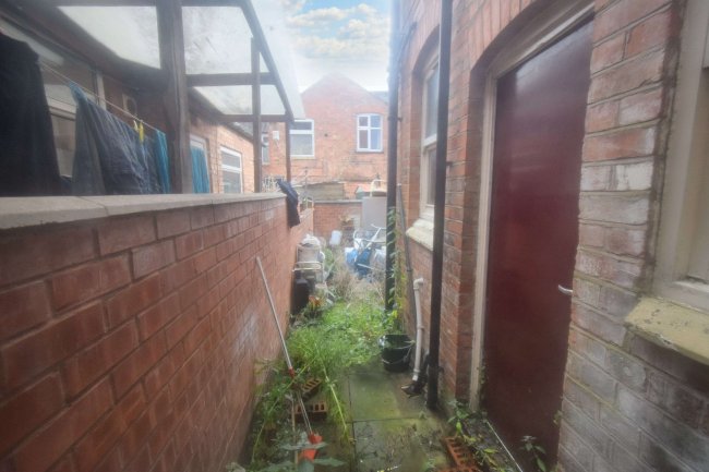 50 Halsbury Street, Leicester, LE2 1QA 6