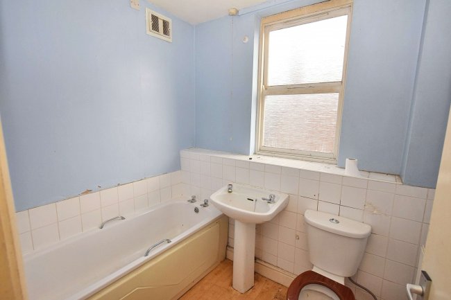 50 Halsbury Street, Leicester, LE2 1QA 6