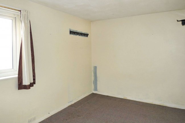 21 Banbury Avenue, Liverpool L25 5LX 5