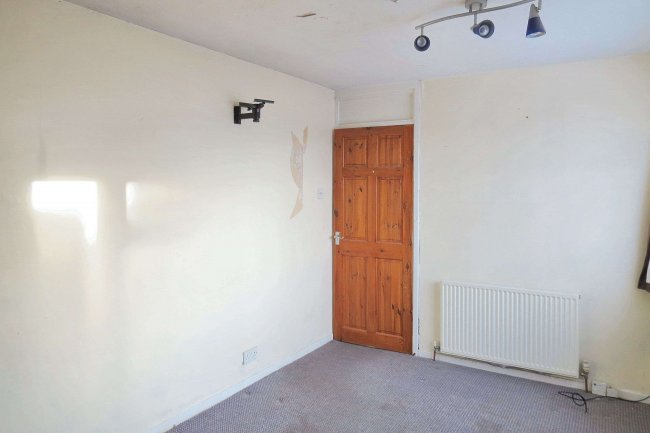 21 Banbury Avenue, Liverpool L25 5LX 5