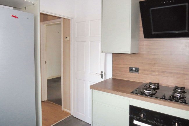 21 Banbury Avenue, Liverpool L25 5LX 5