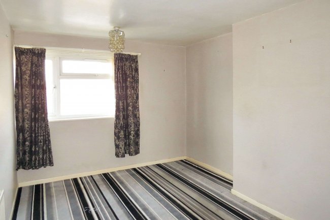 21 Banbury Avenue, Liverpool L25 5LX 5