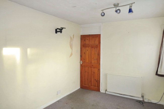 21 Banbury Avenue, Liverpool L25 5LX 5