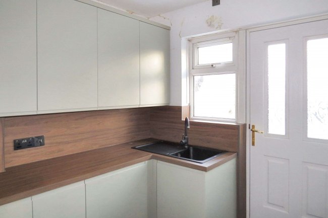 21 Banbury Avenue, Liverpool L25 5LX 5