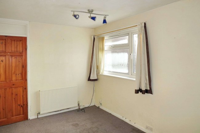 21 Banbury Avenue, Liverpool L25 5LX 5