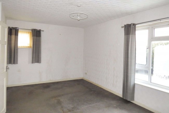 21 Banbury Avenue, Liverpool L25 5LX 5