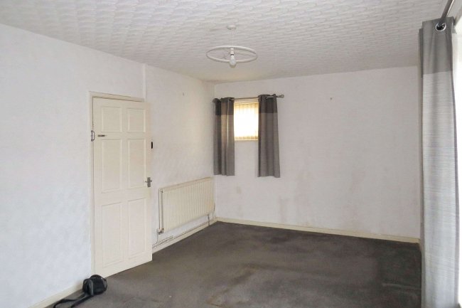 21 Banbury Avenue, Liverpool L25 5LX 5