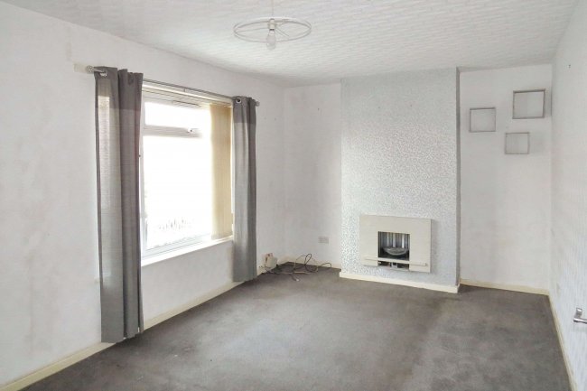 21 Banbury Avenue, Liverpool L25 5LX 5