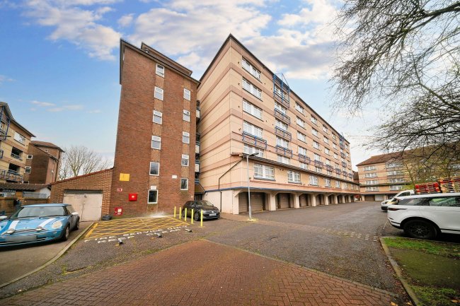 338 Melbourne Court, Holdbrook South, Waltham Cross, Hertfordshire, EN8 7SP 2