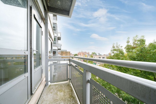 Flat 201 Courtenay House, 9 New Park Road, Brixton Hill, London, SW2 4DN 5