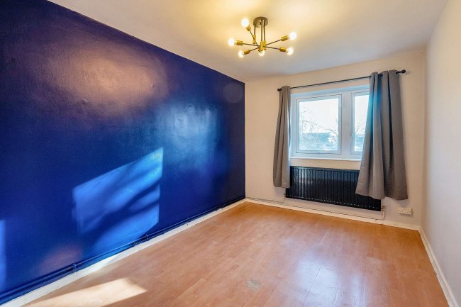 44 Ednam House, Friary Estate, London SE15 6SF 3