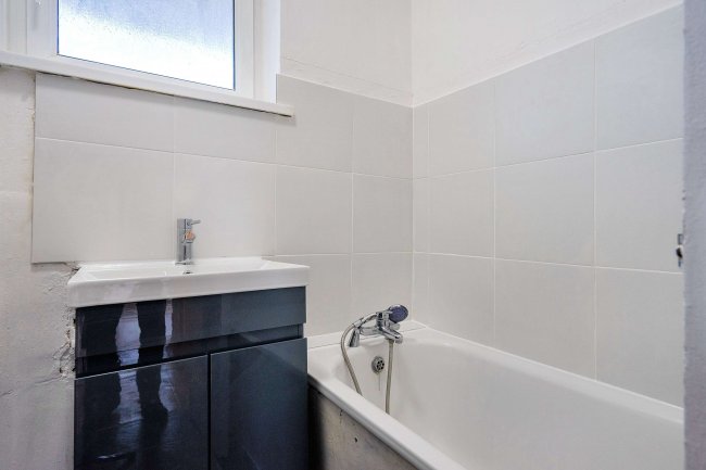 44 Ednam House, Friary Estate, London SE15 6SF 3