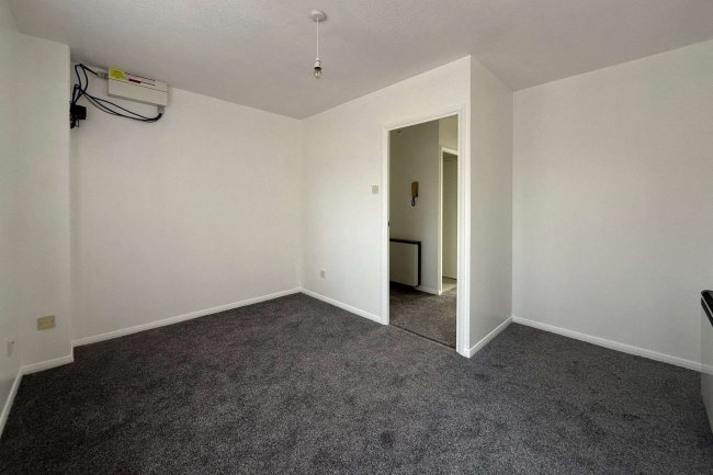 27 Caroline Close, West Drayton, Middlesex, UB7 7LF 9