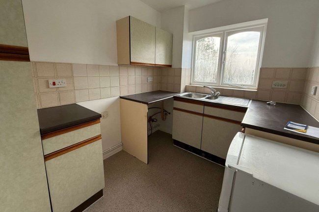 27 Caroline Close, West Drayton, Middlesex, UB7 7LF 9