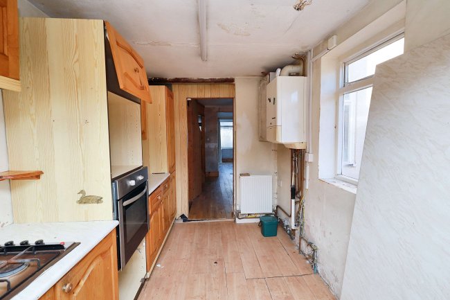 8 Coronation Villas, Aylesbury, Buckinghamshire, HP21 7RN 4