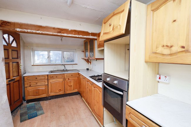 8 Coronation Villas, Aylesbury, Buckinghamshire, HP21 7RN 4