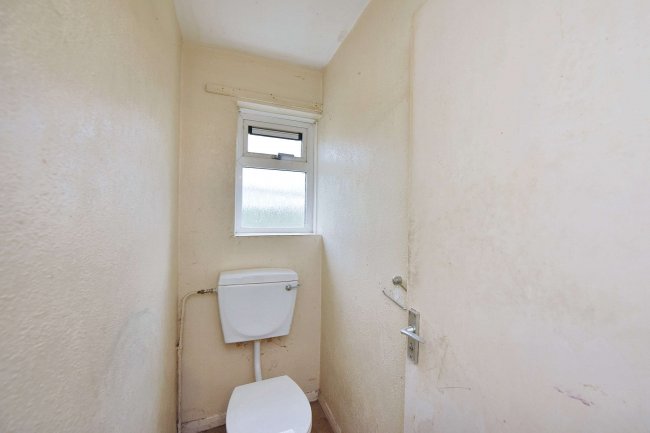 47 Titania Close, Colchester, Essex, CO4 3TB 8