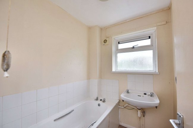 47 Titania Close, Colchester, Essex, CO4 3TB 8