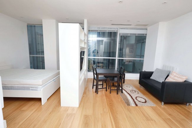 Flat 91 Trinity Square, 23-59 Staines Road, Hounslow, TW3 3GD 5