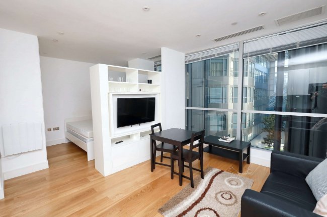 Flat 91 Trinity Square, 23-59 Staines Road, Hounslow, TW3 3GD 5